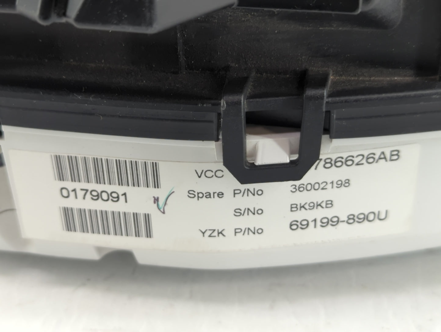 2009 Volvo S70 Instrument Cluster Speedometer Gauges P/N:69199-890U 0179091, 36002198 Fits Fits 2010 OEM Used Auto Parts - O