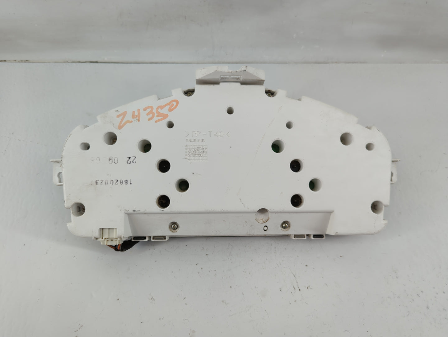 2009 Volvo V40 Instrument Cluster Speedometer Gauges P/N:31254777 Fits Fits 2008 2010 OEM Used Auto Parts - Oemusedautoparts