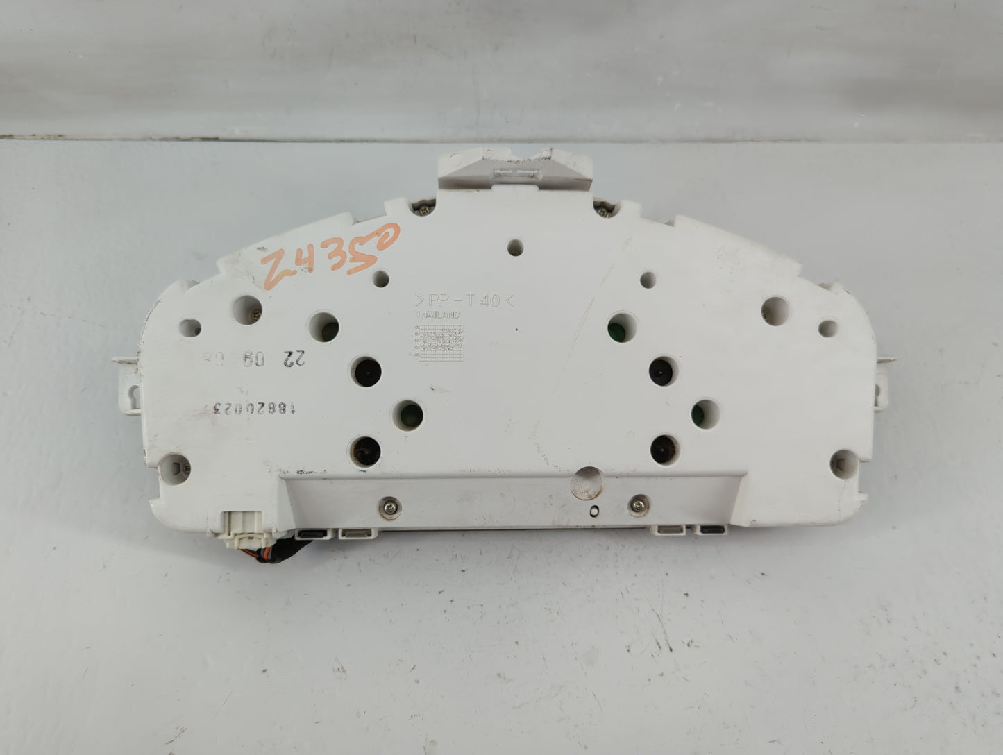 2009 Volvo V40 Instrument Cluster Speedometer Gauges P/N:31254777 Fits Fits 2008 2010 OEM Used Auto Parts - Oemusedautoparts
