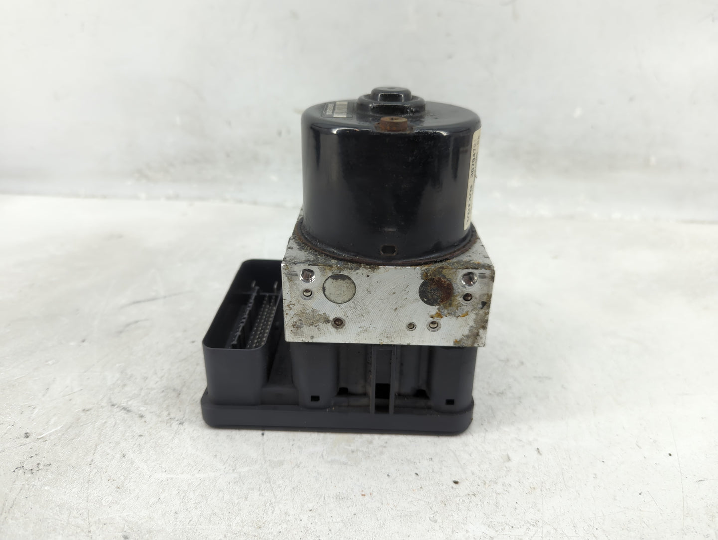 2009 Volvo V40 ABS Pump Control Module Replacement P/N:30794730AA Fits Fits 2007 2008 2010 2011 2012 2013 OEM Used Auto Part