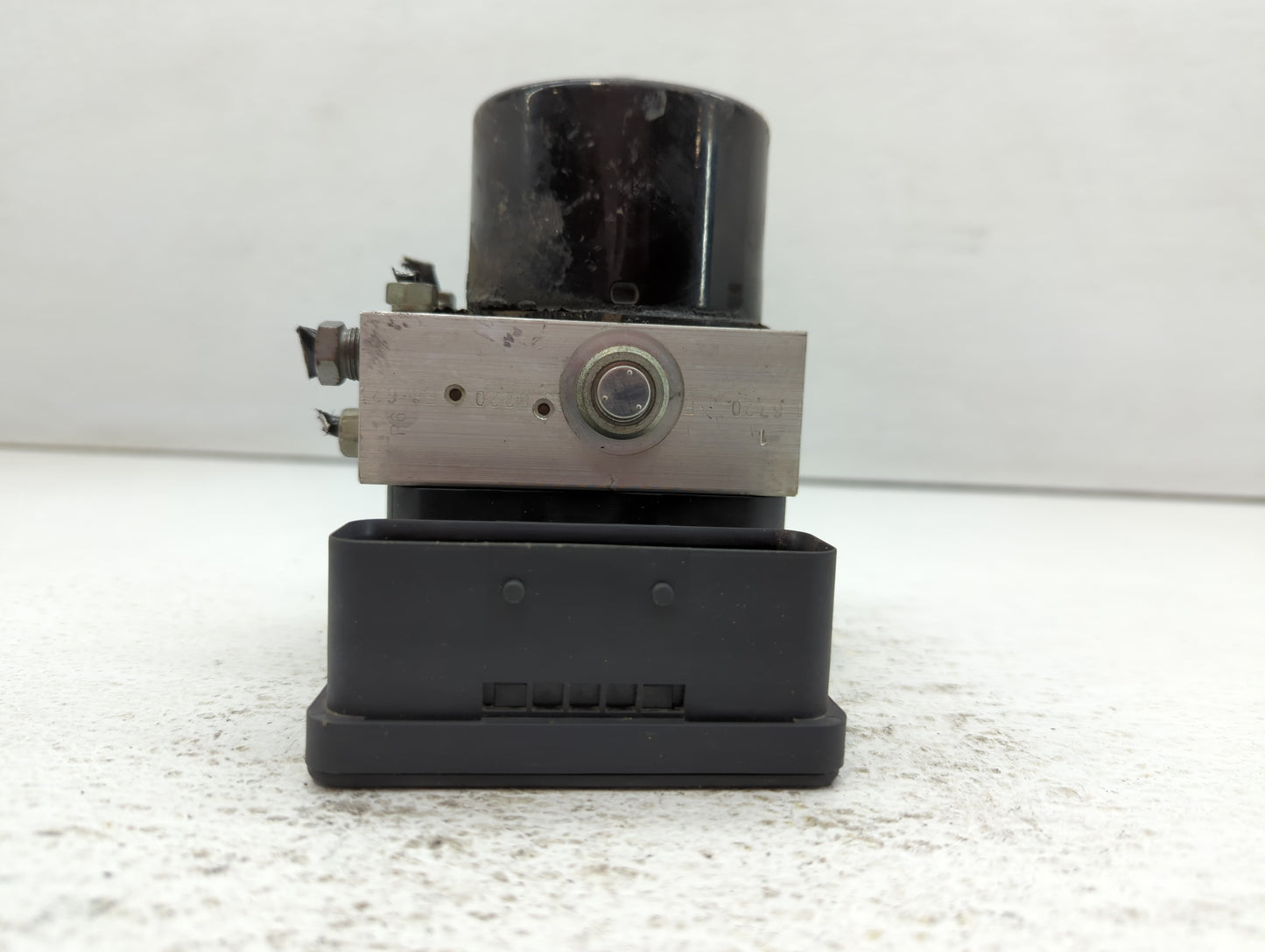 2009 Volvo V40 ABS Pump Control Module Replacement P/N:4N51-2C405-GB Fits Fits 2008 2010 2011 2012 2013 OEM Used Auto Parts 