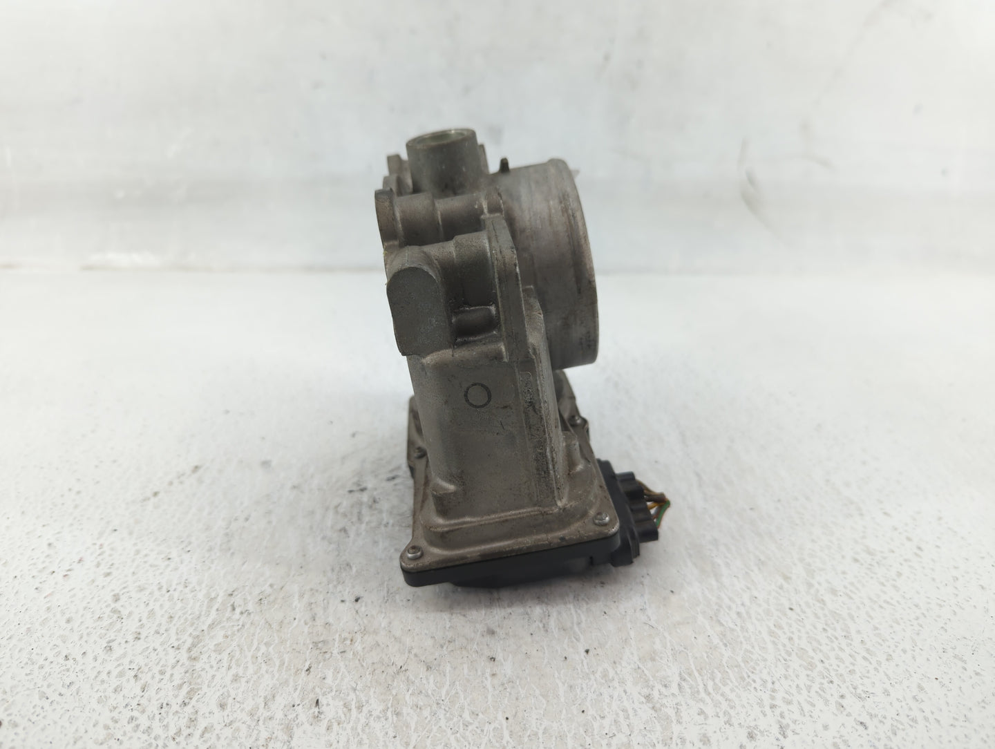 2005-2010 Volvo V50 Throttle Body P/N:11K18 0542 Fits Fits 2004 2005 2006 2007 2008 2009 2010 OEM Used Auto Parts - Oemuseda