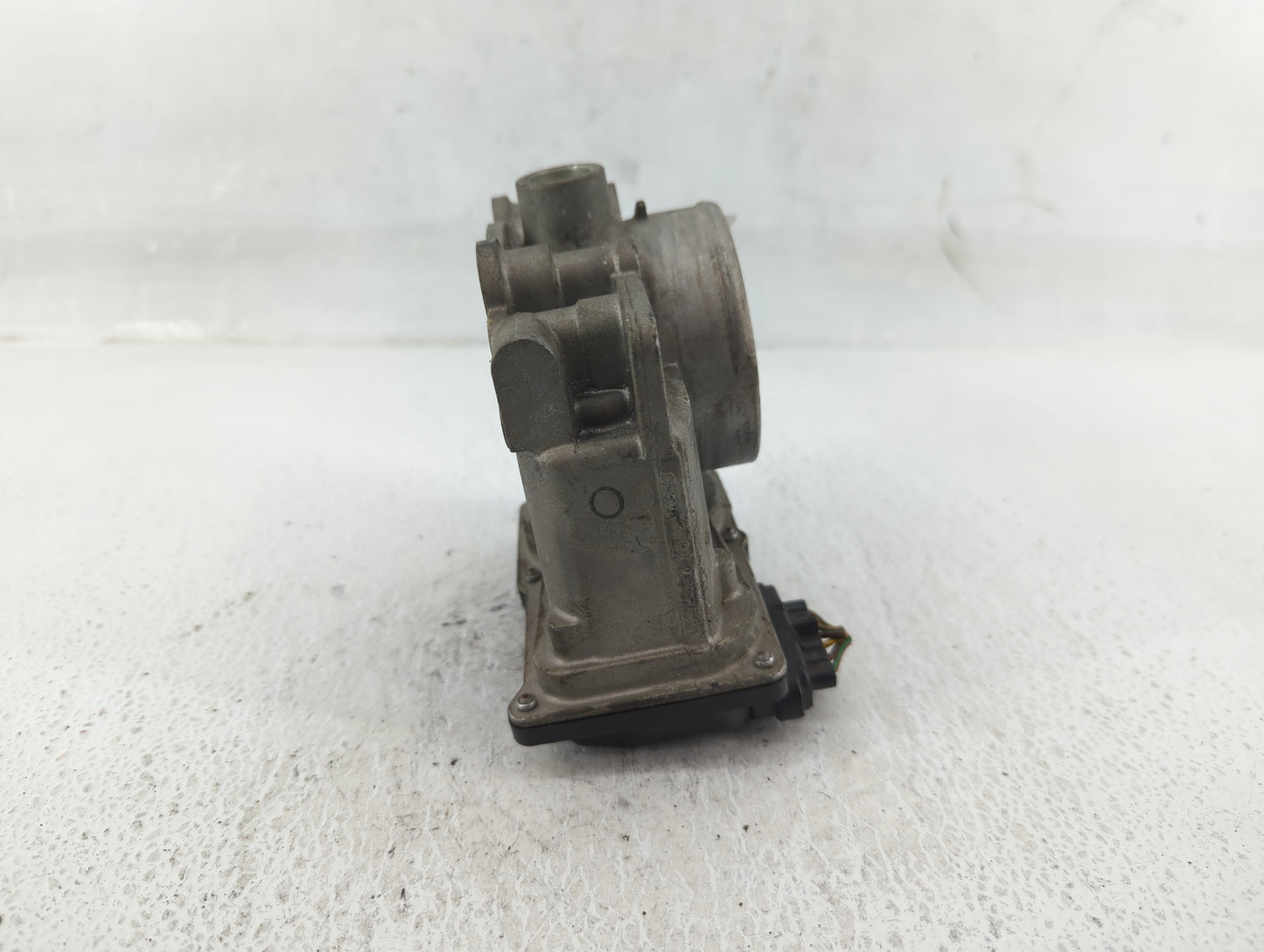 2005-2010 Volvo V50 Throttle Body P/N:11K18 0542 Fits Fits 2004 2005 2006 2007 2008 2009 2010 OEM Used Auto Parts - Oemuseda