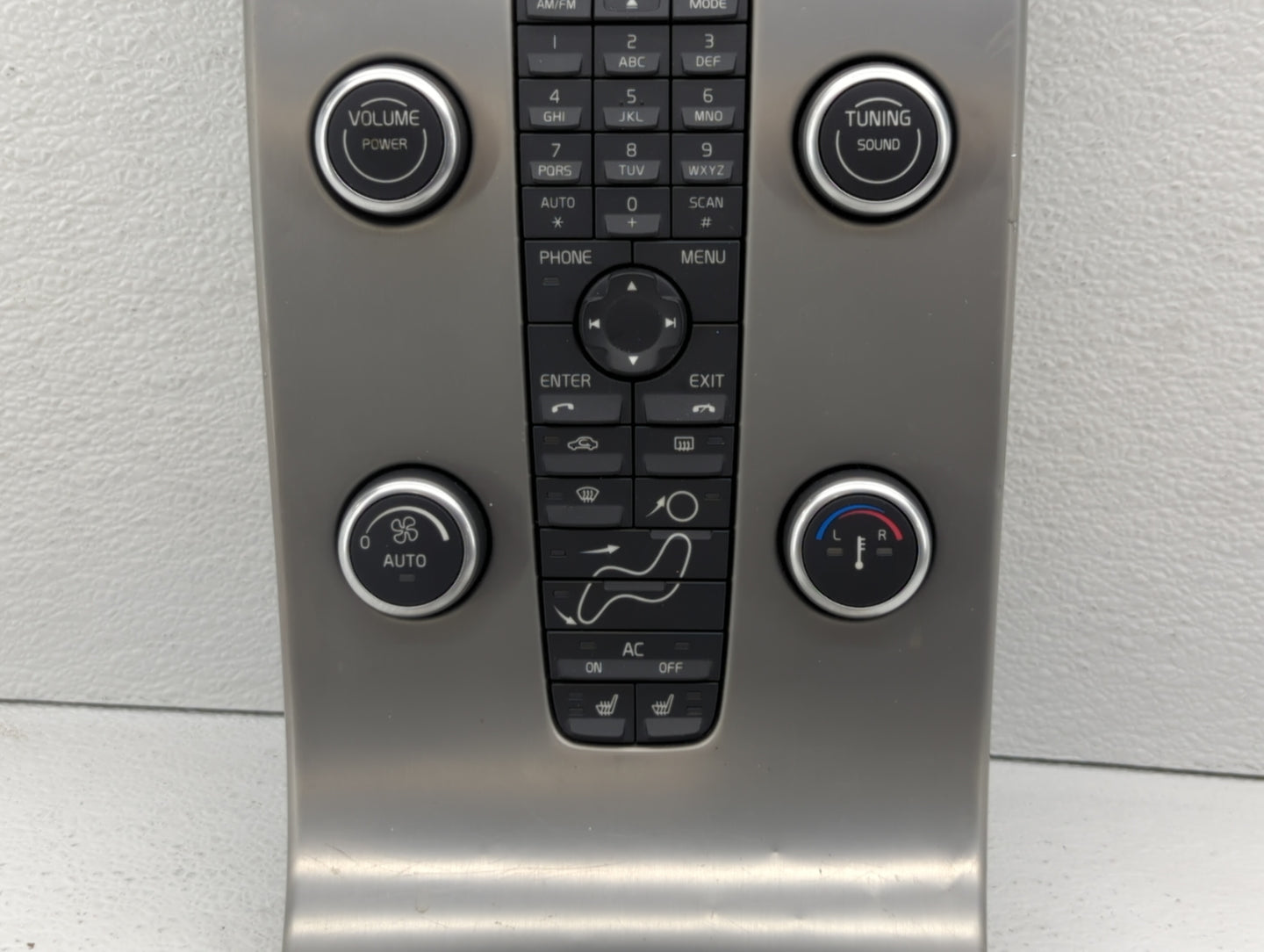 Volvo V70 Radio Control Panel - Oemusedautoparts1.com