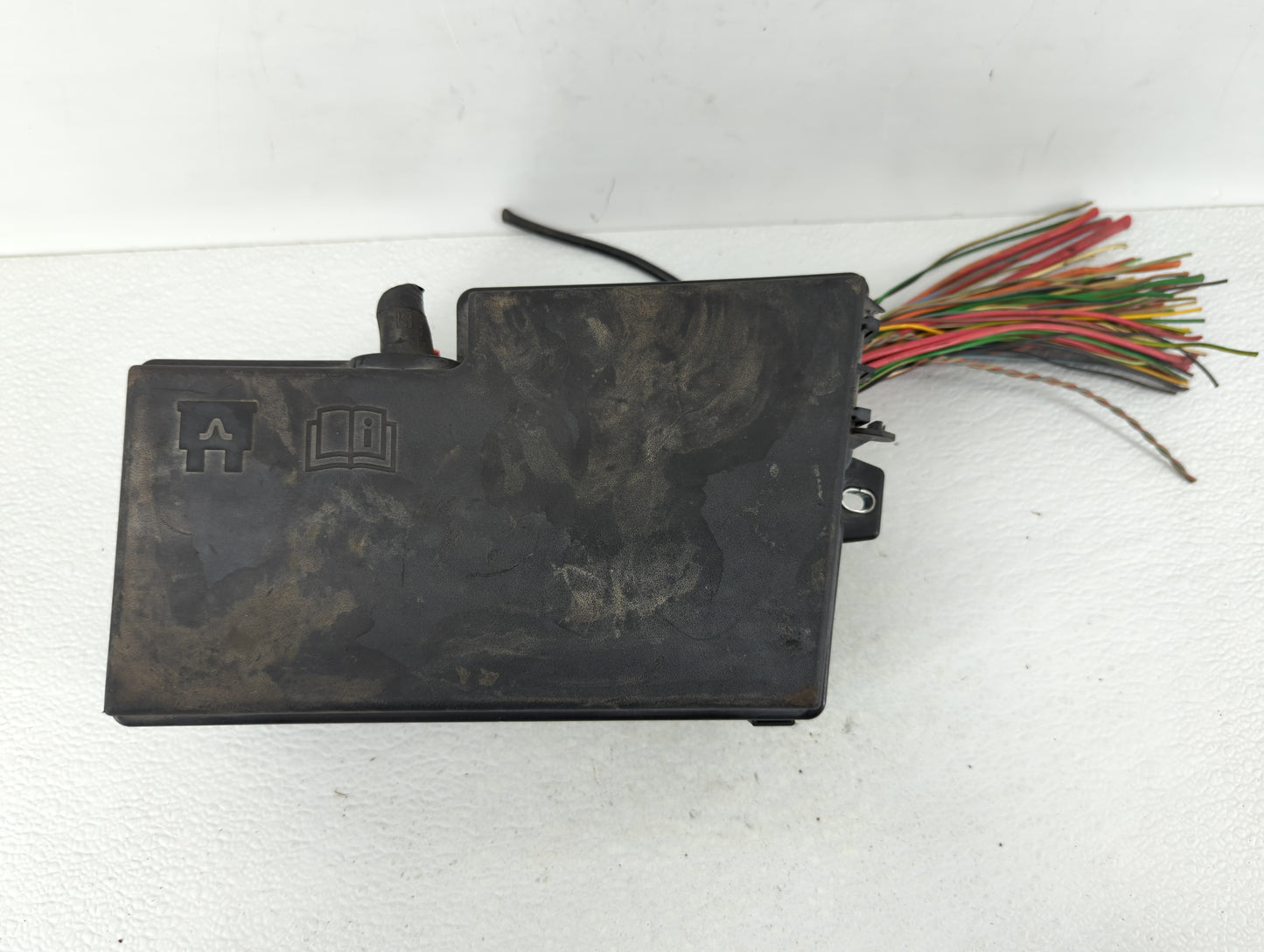 2009-2010 Volvo V70 Fusebox Fuse Box Panel Relay Module P/N:518818000 8688040 Fits Fits 2008 2009 2010 OEM Used Auto Parts -