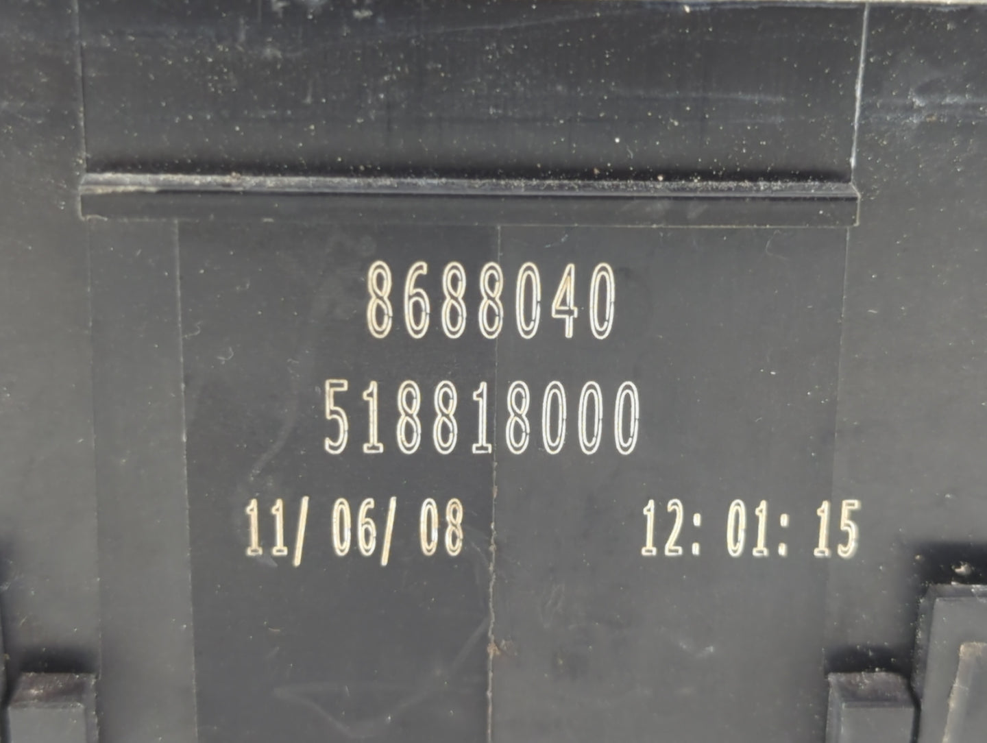 2009-2010 Volvo V70 Fusebox Fuse Box Panel Relay Module P/N:518818000 8688040 Fits Fits 2008 2009 2010 OEM Used Auto Parts -