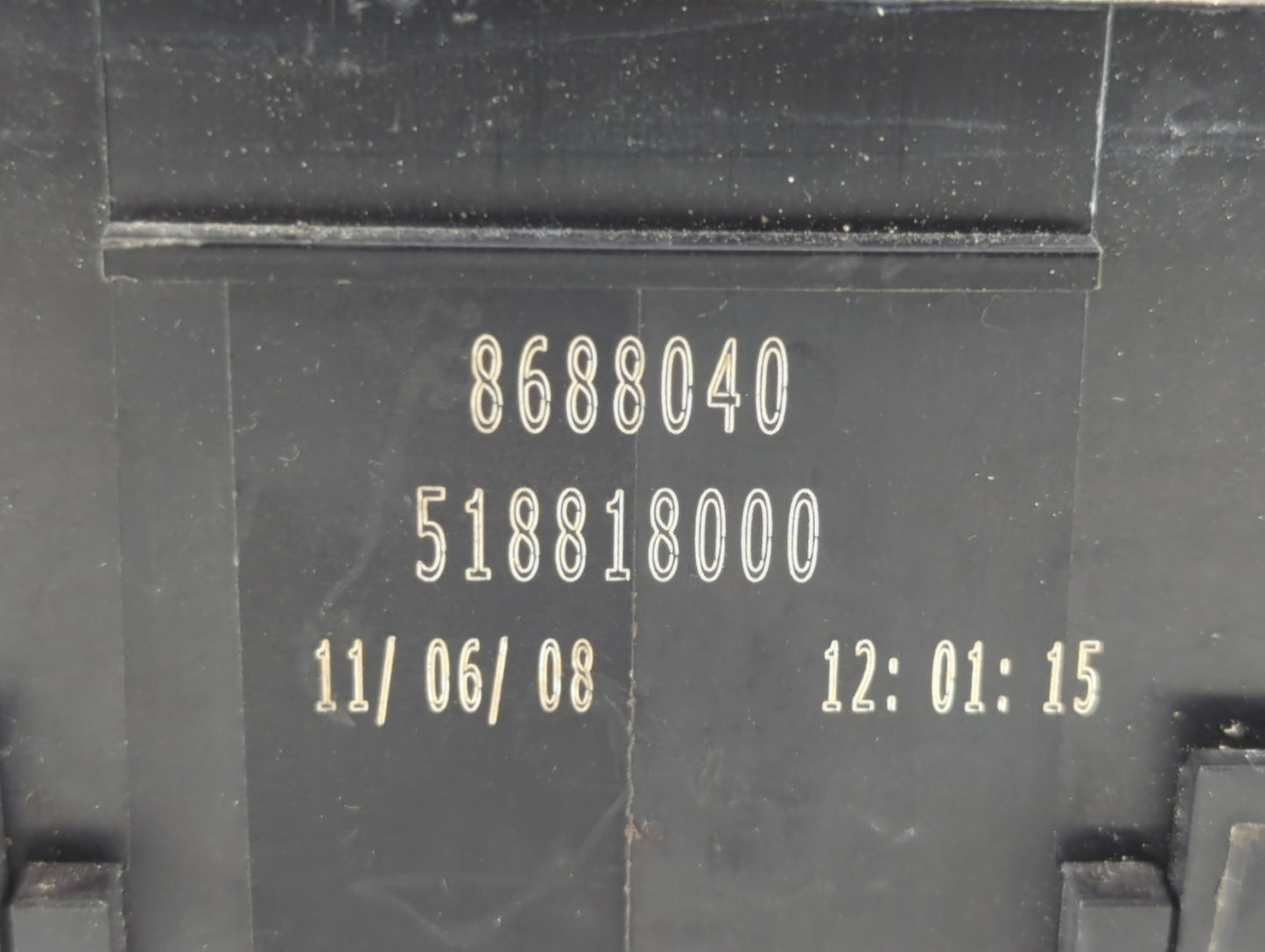 2009-2010 Volvo V70 Fusebox Fuse Box Panel Relay Module P/N:518818000 8688040 Fits Fits 2008 2009 2010 OEM Used Auto Parts -