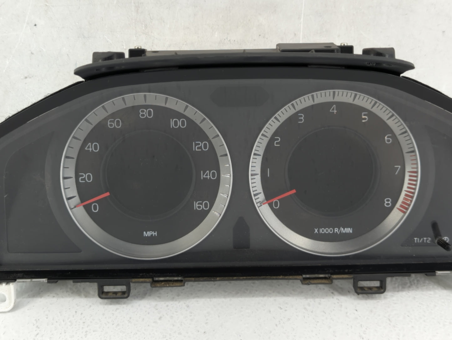2009-2010 Volvo Xc70 Instrument Cluster Speedometer Gauges P/N:36002581 270852AA, 69199-940U Fits Fits 2009 2010 OEM Used Au