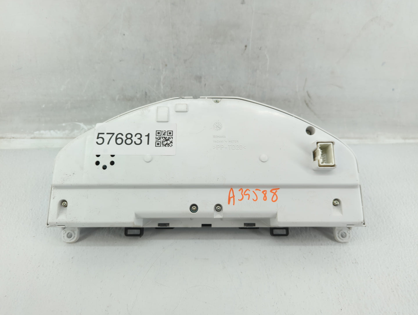 2009-2010 Volvo Xc70 Instrument Cluster Speedometer Gauges P/N:36002581 270852AA, 69199-940U Fits Fits 2009 2010 OEM Used Au