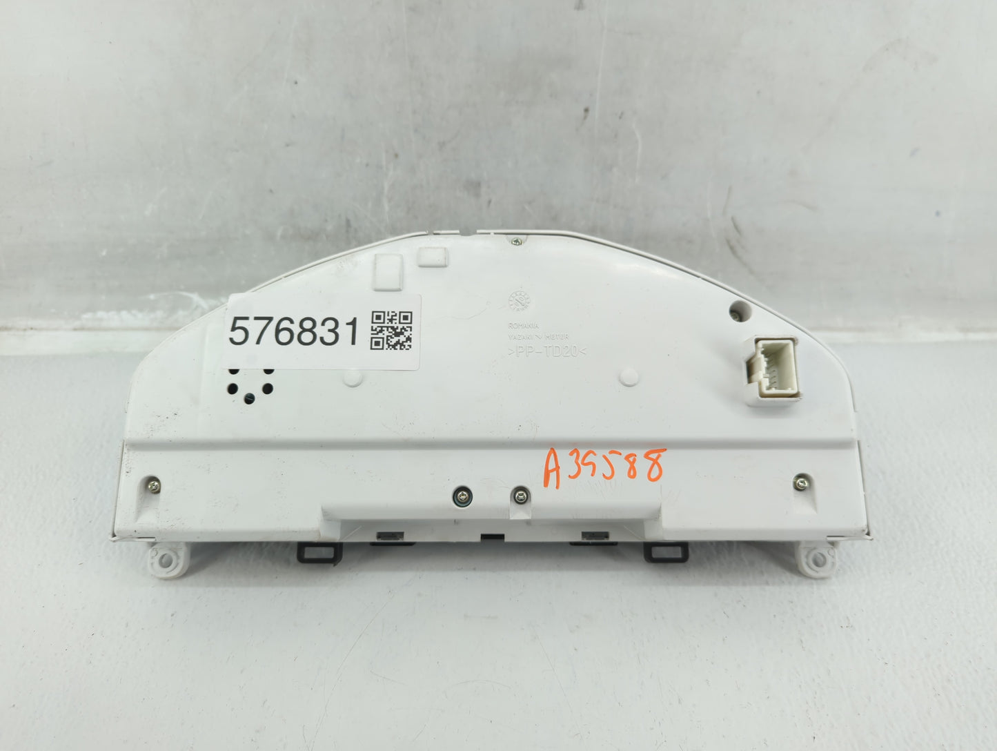 2009-2010 Volvo Xc70 Instrument Cluster Speedometer Gauges P/N:36002581 270852AA, 69199-940U Fits Fits 2009 2010 OEM Used Au
