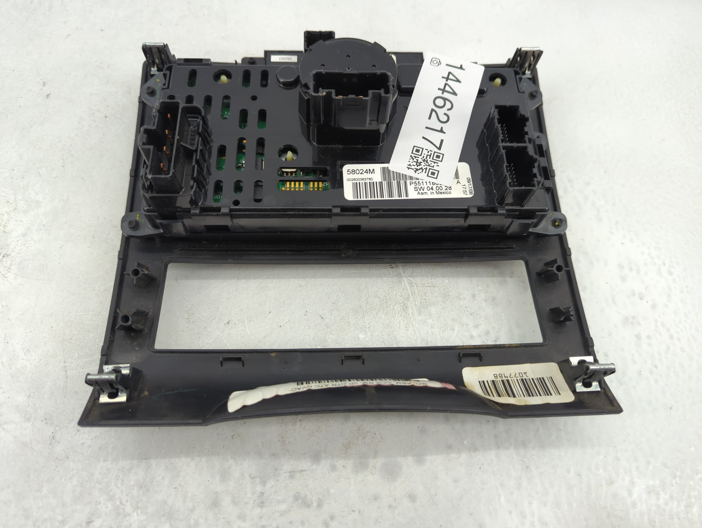 2009 Volkswagen Routan Climate Control Module Temperature AC/Heater Replacement P/N:P55111869AD Fits OEM Used Auto Parts - O