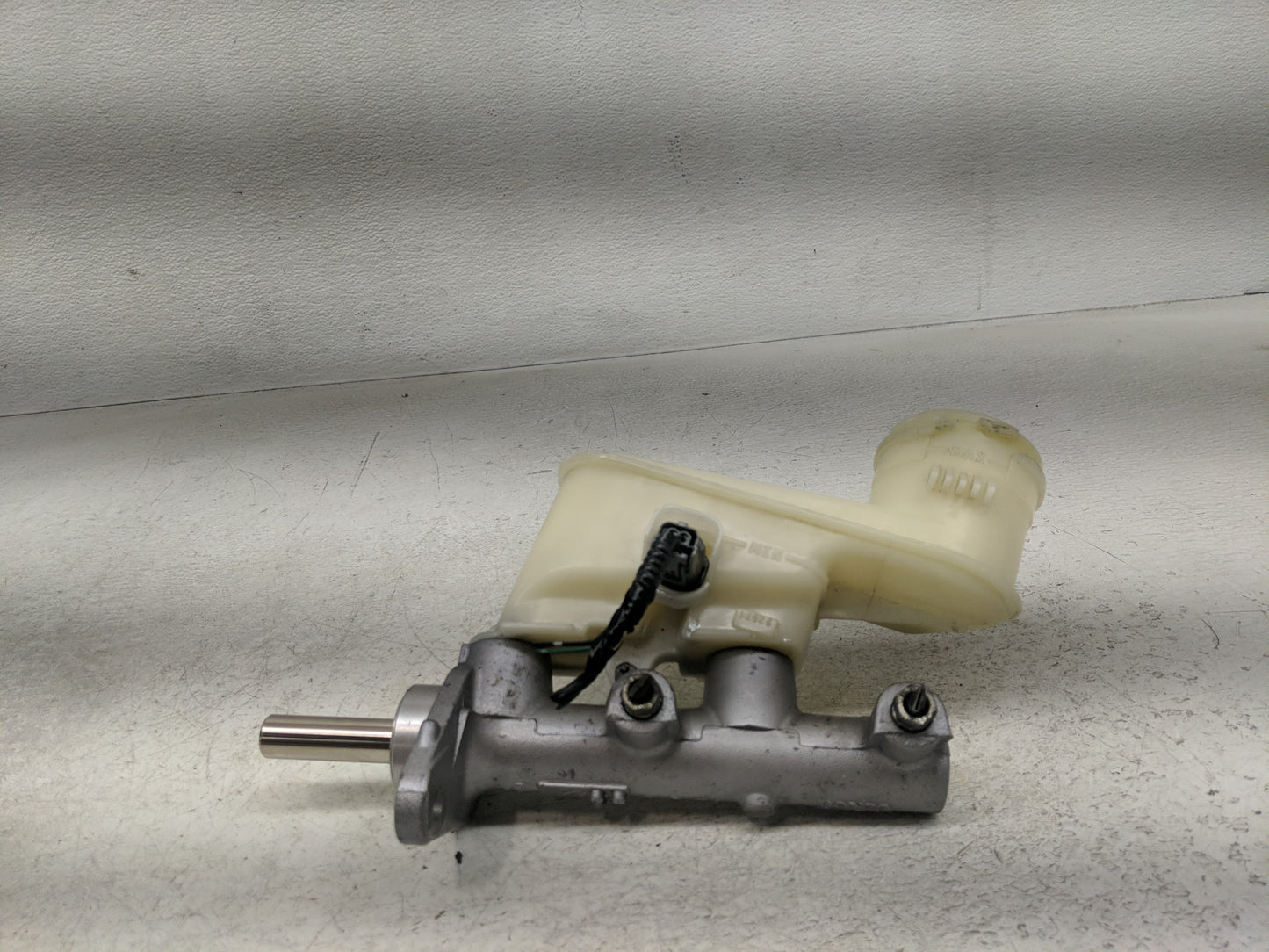 2009-2014 Acura Tl Brake Master Cylinder - Oemusedautoparts1.com