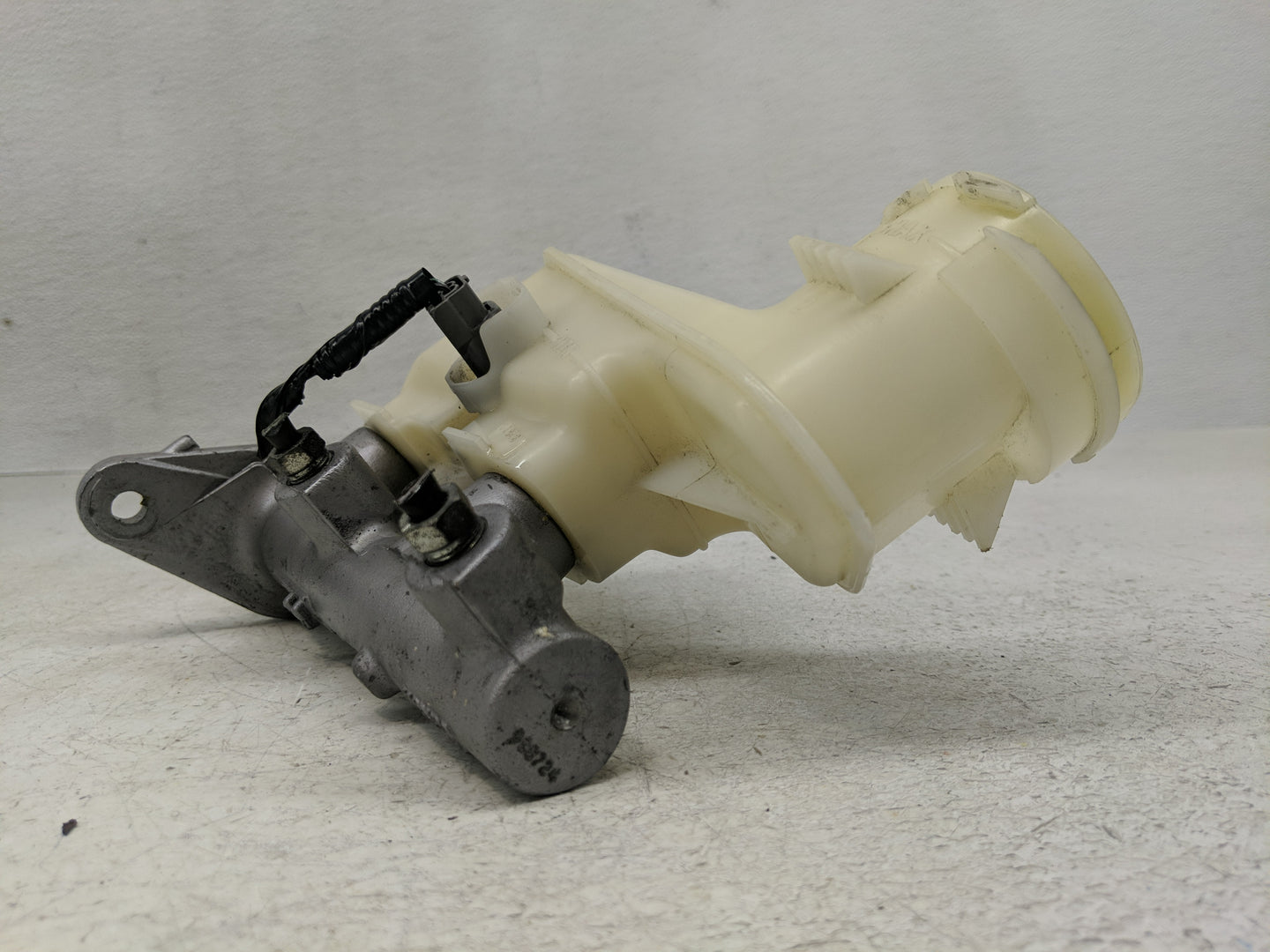 2009-2014 Acura Tl Brake Master Cylinder - Oemusedautoparts1.com
