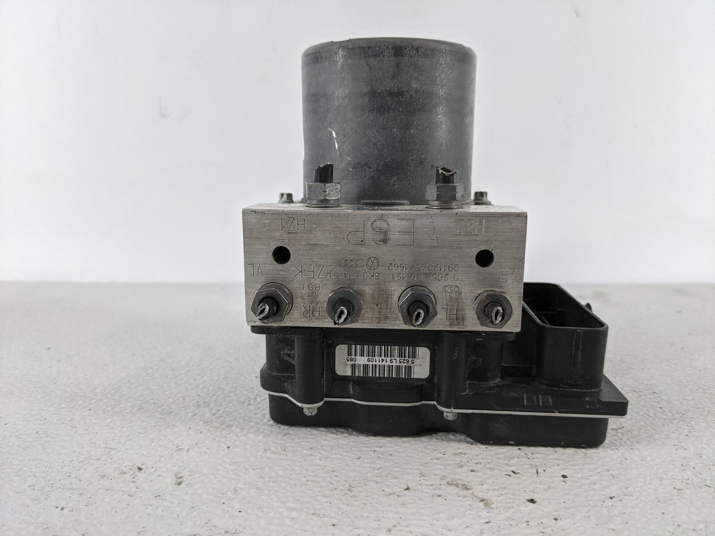 2010-2012 Audi A4 ABS Pump Control Module Replacement P/N:8K0 614 517 FK 0 265 250 Fits Fits 2010 2011 2012 OEM Used Auto Pa