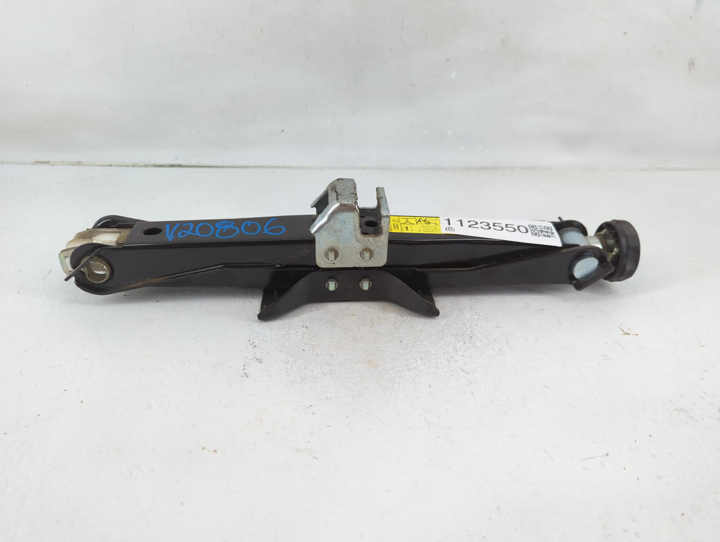 2010 Audi A4 Spare Scissor Car Jack - Oemusedautoparts1.com