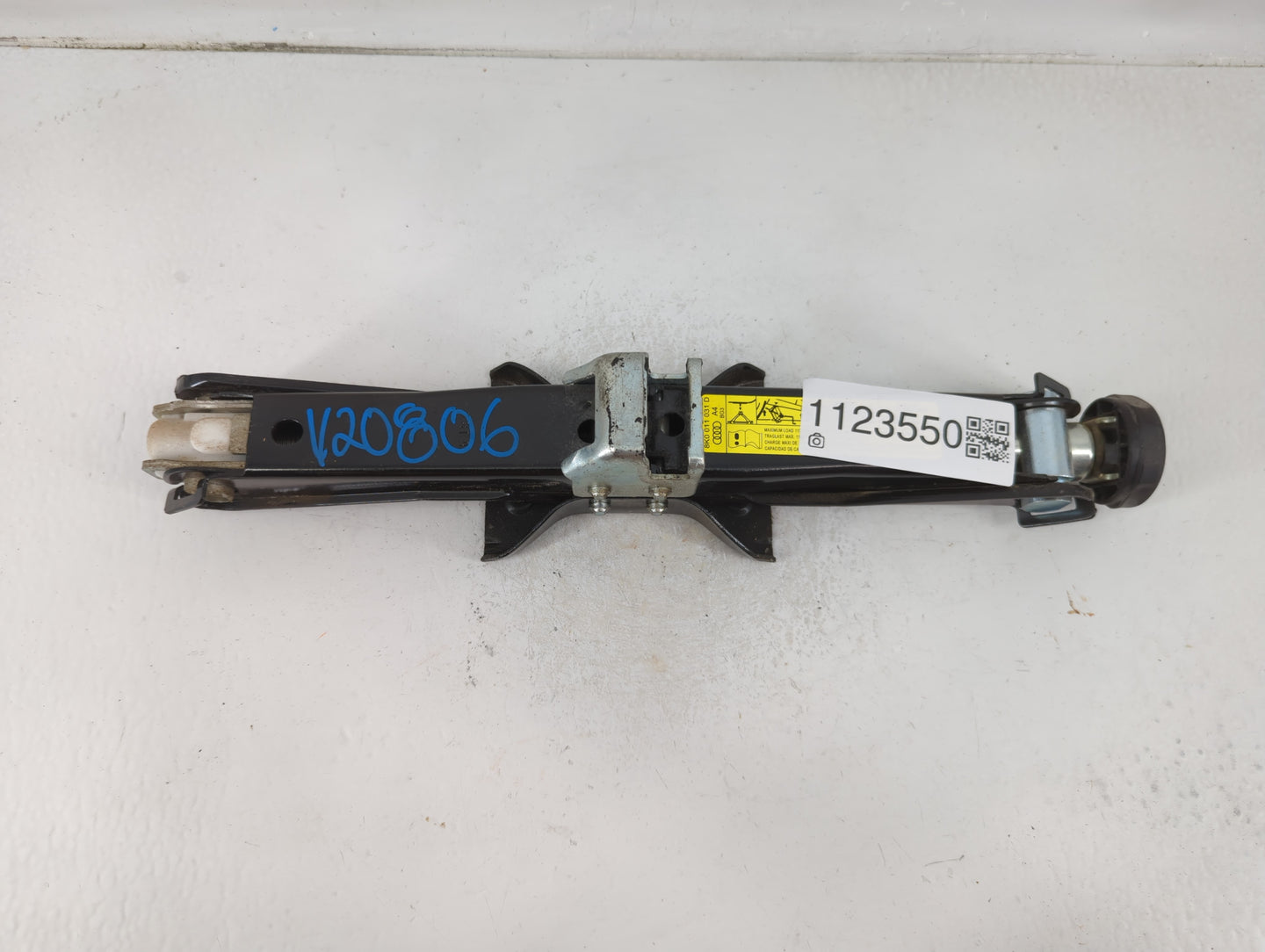 2010 Audi A4 Spare Scissor Car Jack - Oemusedautoparts1.com