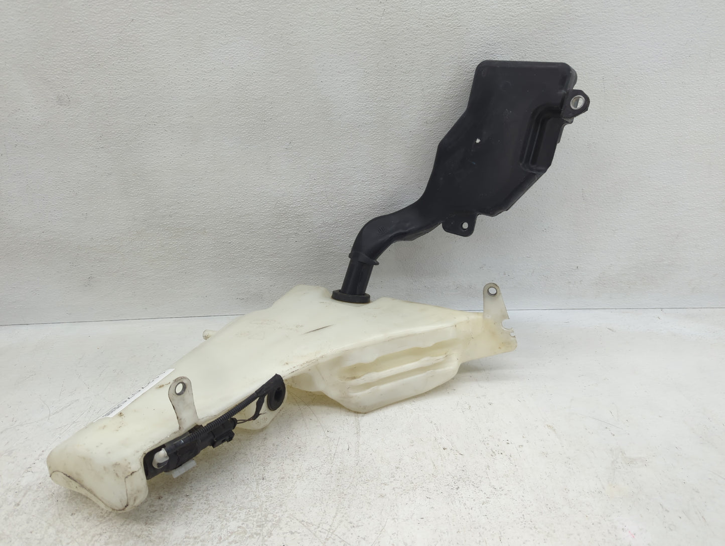 2009-2016 Audi A4 Windshield Washer Fluid Reservoir Bottle Oem - Oemusedautoparts1.com
