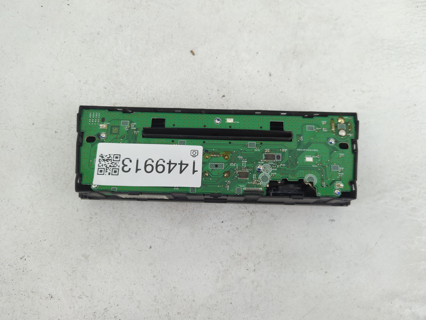 2010-2012 Audi A4 Radio AM FM Cd Player Receiver Replacement P/N:2157740.4 MGCFC00203C Fits OEM Used Auto Parts - Oemusedaut