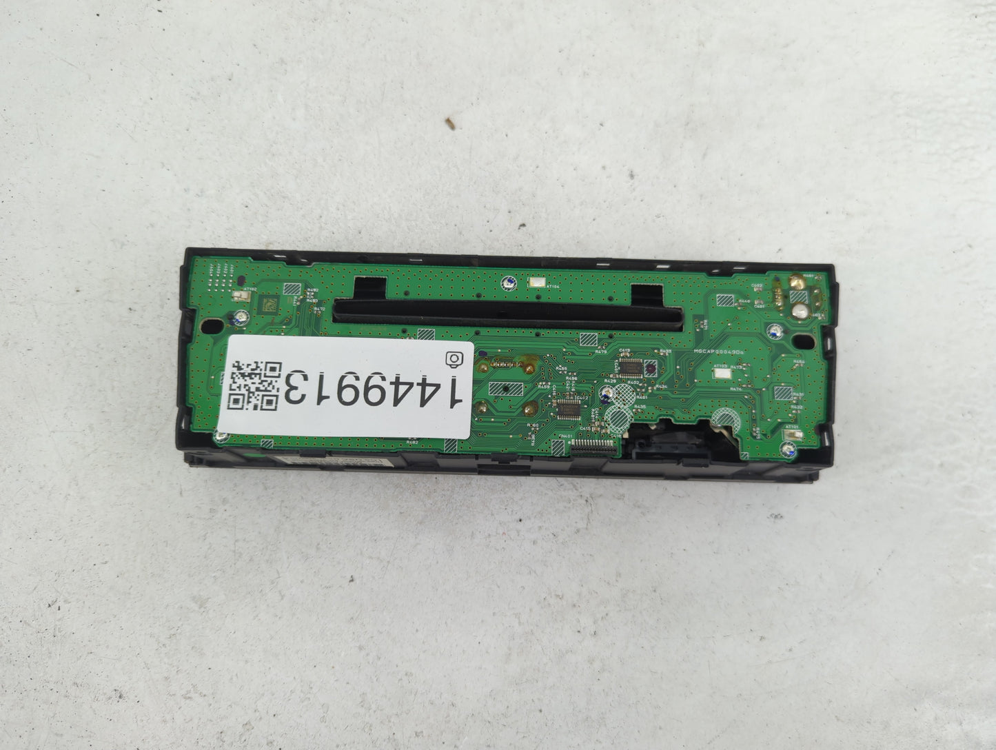 2010-2012 Audi A4 Radio AM FM Cd Player Receiver Replacement P/N:2157740.4 MGCFC00203C Fits OEM Used Auto Parts - Oemusedaut