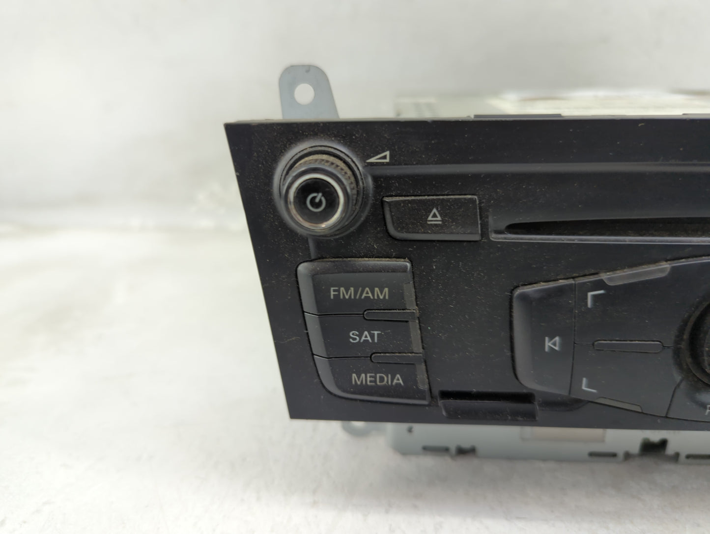 2010 Audi A4 Radio AM FM Cd Player Receiver Replacement P/N:8T1035186R CQ-JA1962G Fits OEM Used Auto Parts - Oemusedautopart