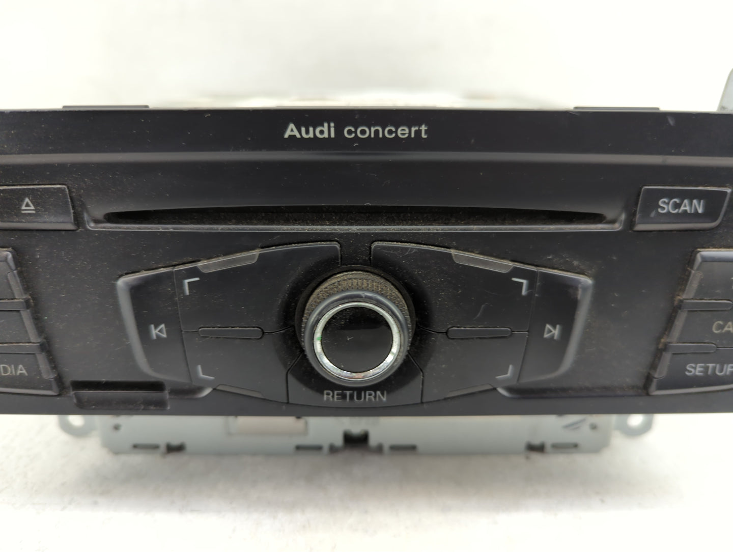 2010 Audi A4 Radio AM FM Cd Player Receiver Replacement P/N:8T1035186R CQ-JA1962G Fits OEM Used Auto Parts - Oemusedautopart