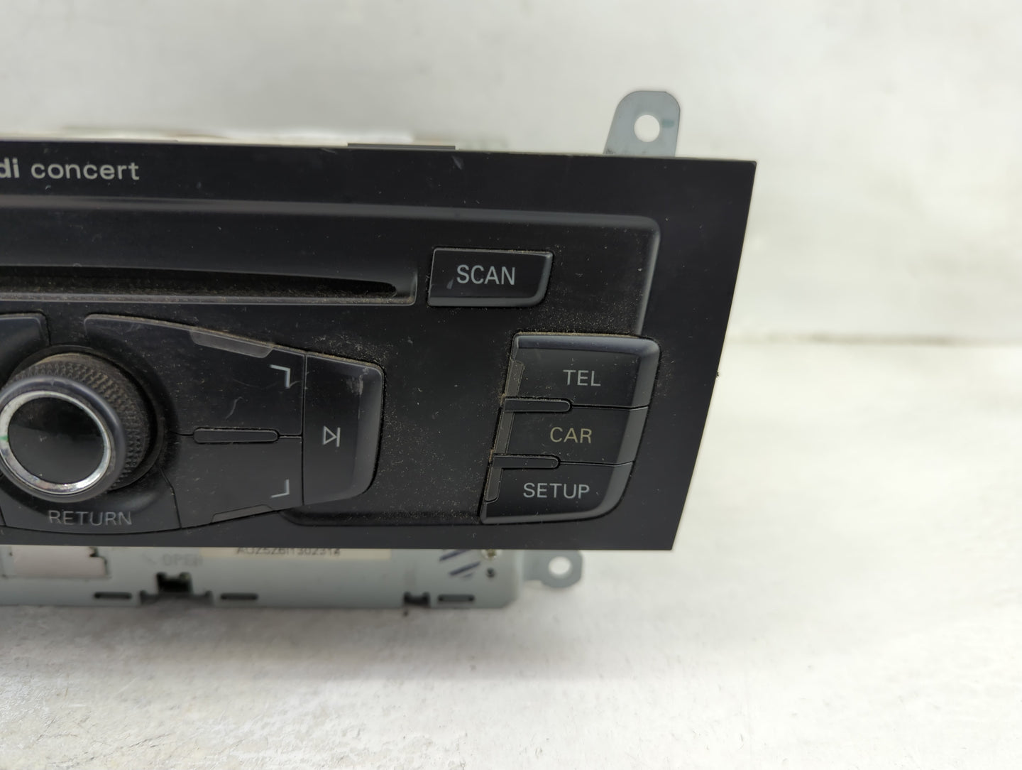 2010 Audi A4 Radio AM FM Cd Player Receiver Replacement P/N:8T1035186R CQ-JA1962G Fits OEM Used Auto Parts - Oemusedautopart