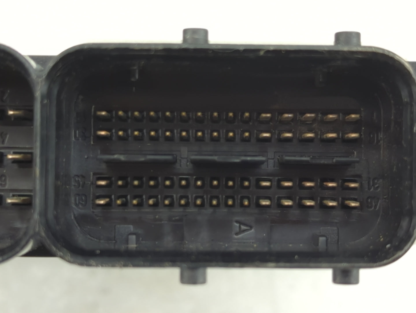 2010 Audi A4 PCM Engine Control Computer ECU ECM PCU OEM P/N:0 261 S05 139 8K2 907 115 AA Fits OEM Used Auto Parts - Oemused