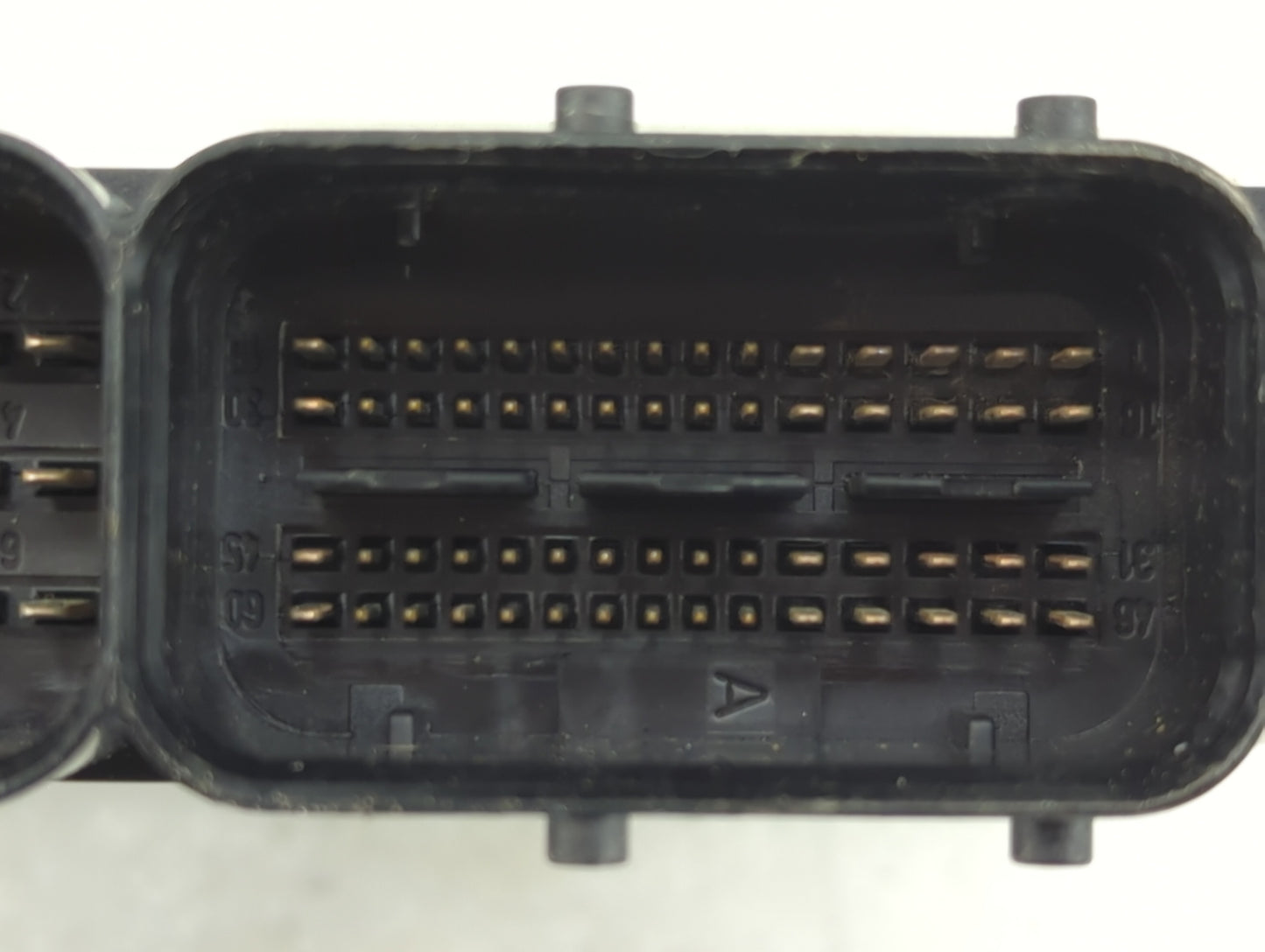 2010 Audi A4 PCM Engine Control Computer ECU ECM PCU OEM P/N:0 261 S05 139 8K2 907 115 AA Fits OEM Used Auto Parts - Oemused