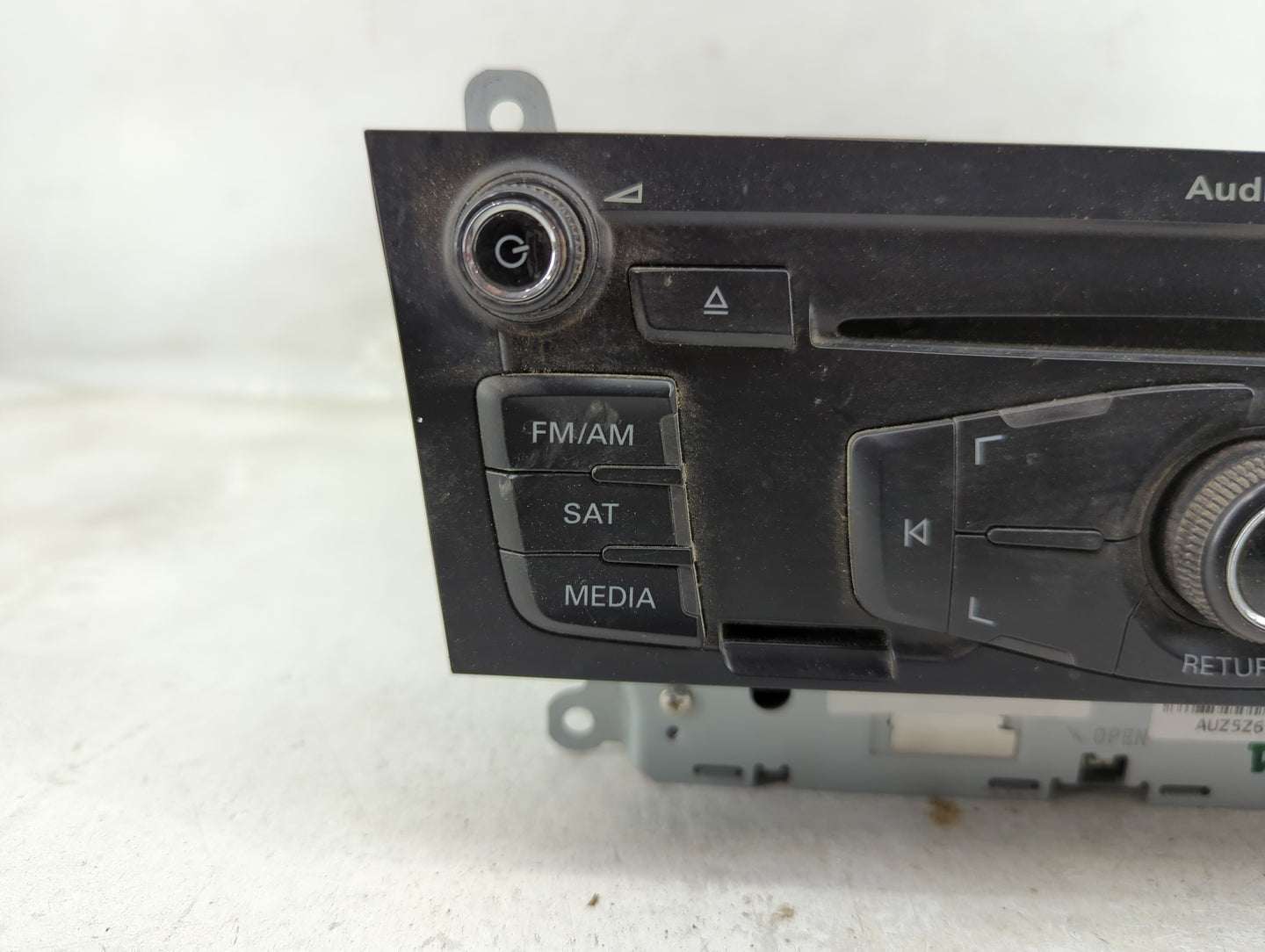 2010-2012 Audi A4 Radio AM FM Cd Player Receiver Replacement P/N:8T1035186R CQ-JA1962G Fits OEM Used Auto Parts - Oemusedaut