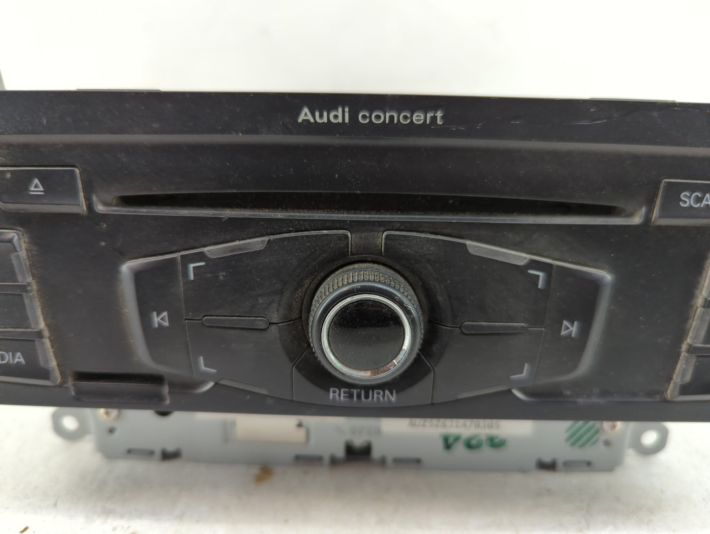 2010-2012 Audi A4 Radio AM FM Cd Player Receiver Replacement P/N:8T1035186R CQ-JA1962G Fits OEM Used Auto Parts - Oemusedaut