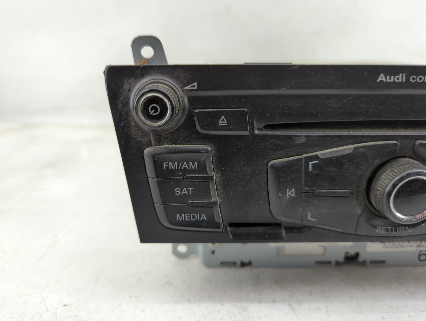 2010-2012 Audi A4 Radio AM FM Cd Player Receiver Replacement P/N:8T1035186R CQ-JA1962G Fits OEM Used Auto Parts - Oemusedaut