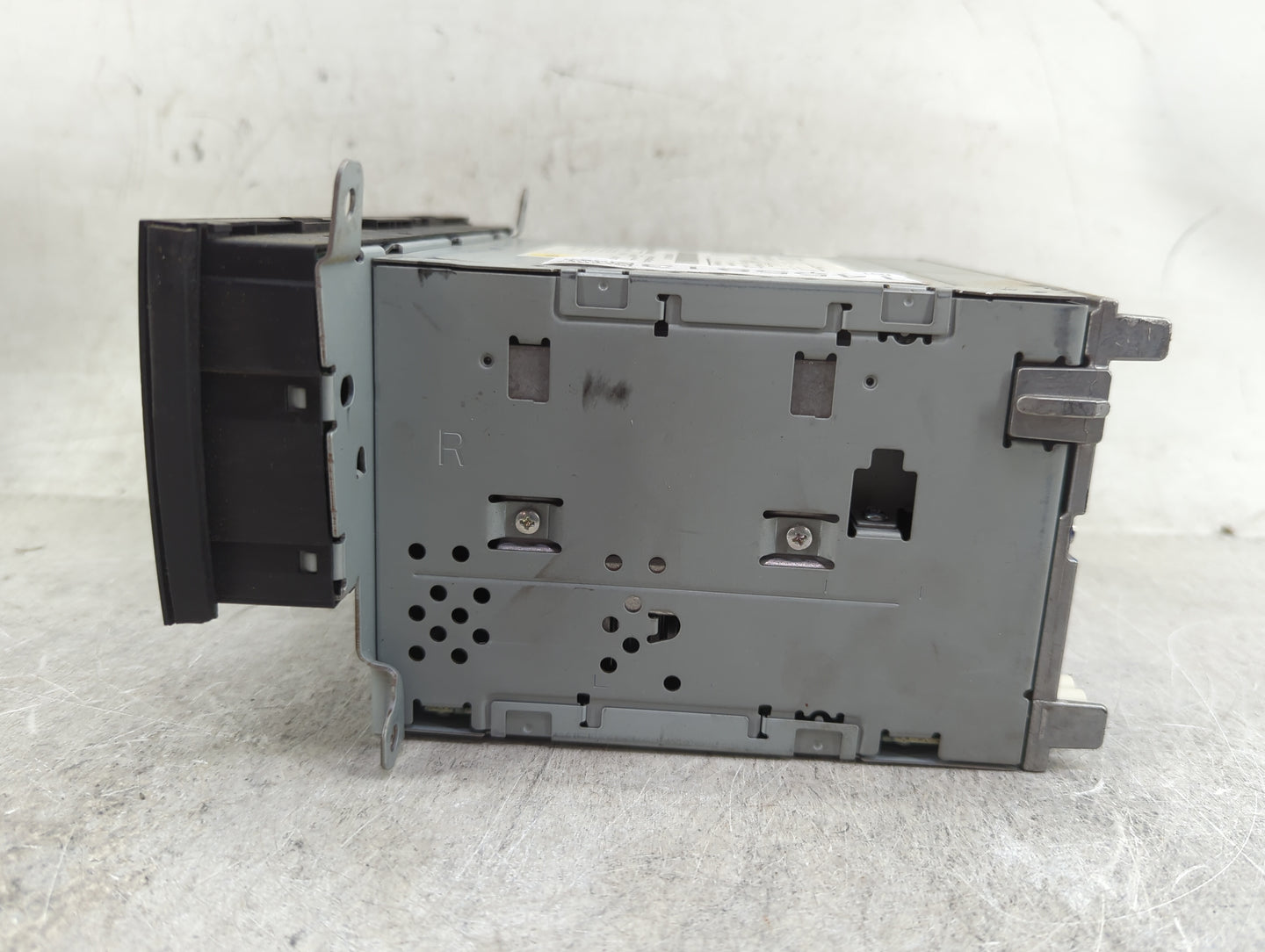 2010-2012 Audi A4 Radio AM FM Cd Player Receiver Replacement P/N:8T1035186R CQ-JA1962G Fits OEM Used Auto Parts - Oemusedaut
