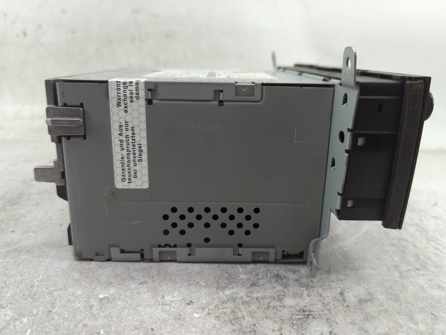 2010-2012 Audi A4 Radio AM FM Cd Player Receiver Replacement P/N:8T1035186R CQ-JA1962G Fits OEM Used Auto Parts - Oemusedaut