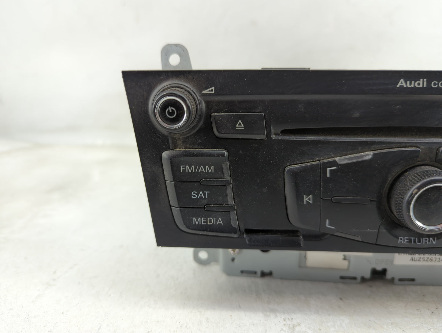 2010-2012 Audi A4 Radio AM FM Cd Player Receiver Replacement P/N:8T1035186R CQ-JA1962G Fits OEM Used Auto Parts - Oemusedaut