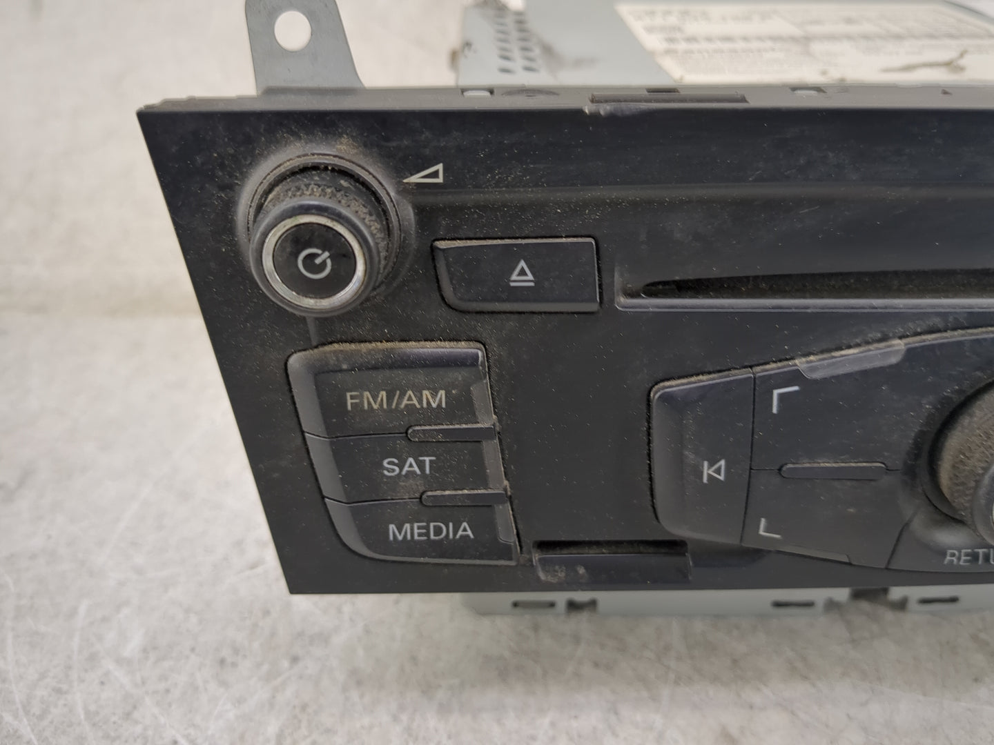 2010-2012 Audi A4 Radio AM FM Cd Player Receiver Replacement P/N:8T1035186R CQ-JA1962G Fits OEM Used Auto Parts - Oemusedaut