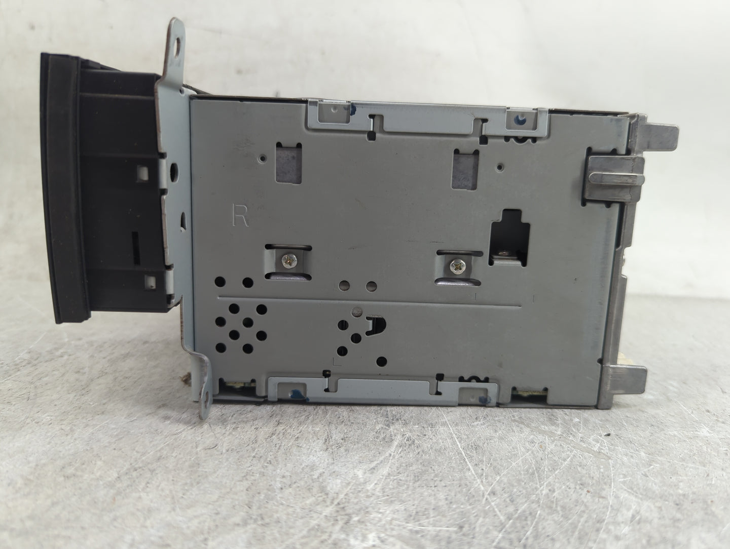 2010-2012 Audi A4 Radio AM FM Cd Player Receiver Replacement P/N:8T1035186R CQ-JA1962G Fits OEM Used Auto Parts - Oemusedaut