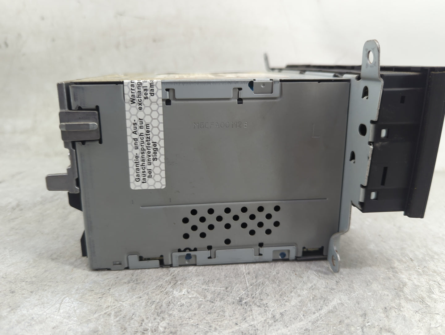 2010-2012 Audi A4 Radio AM FM Cd Player Receiver Replacement P/N:8T1035186R CQ-JA1962G Fits OEM Used Auto Parts - Oemusedaut