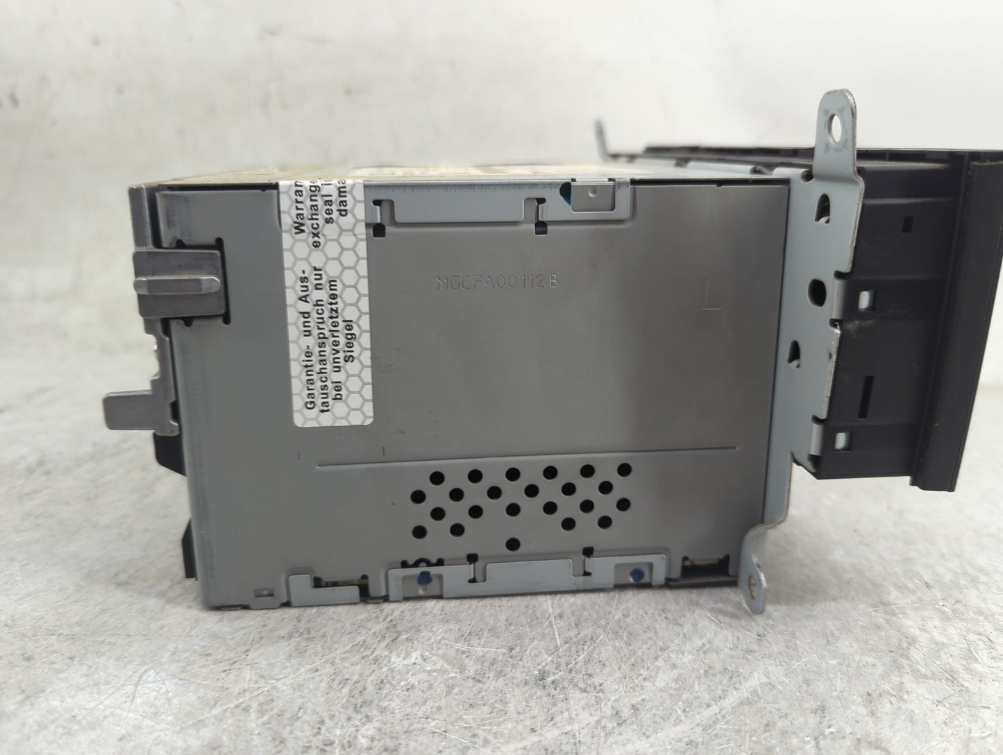 2010-2012 Audi A4 Radio AM FM Cd Player Receiver Replacement P/N:8T1035186R CQ-JA1962G Fits OEM Used Auto Parts - Oemusedaut