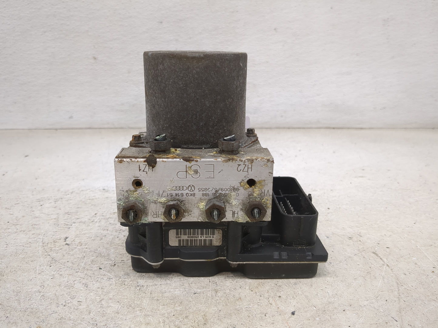 2009-2010 Audi A4 ABS Pump Control Module Replacement P/N:0265236188 8K0614517F, 0265951170, 8K0907379 Fits Fits 2009 2010 O