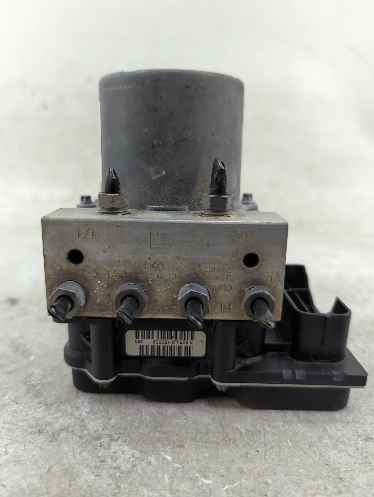 2010-2012 Audi A4 ABS Pump Control Module Replacement P/N:8K0 907 379 BT Fits Fits 2010 2011 2012 OEM Used Auto Parts - Oemu