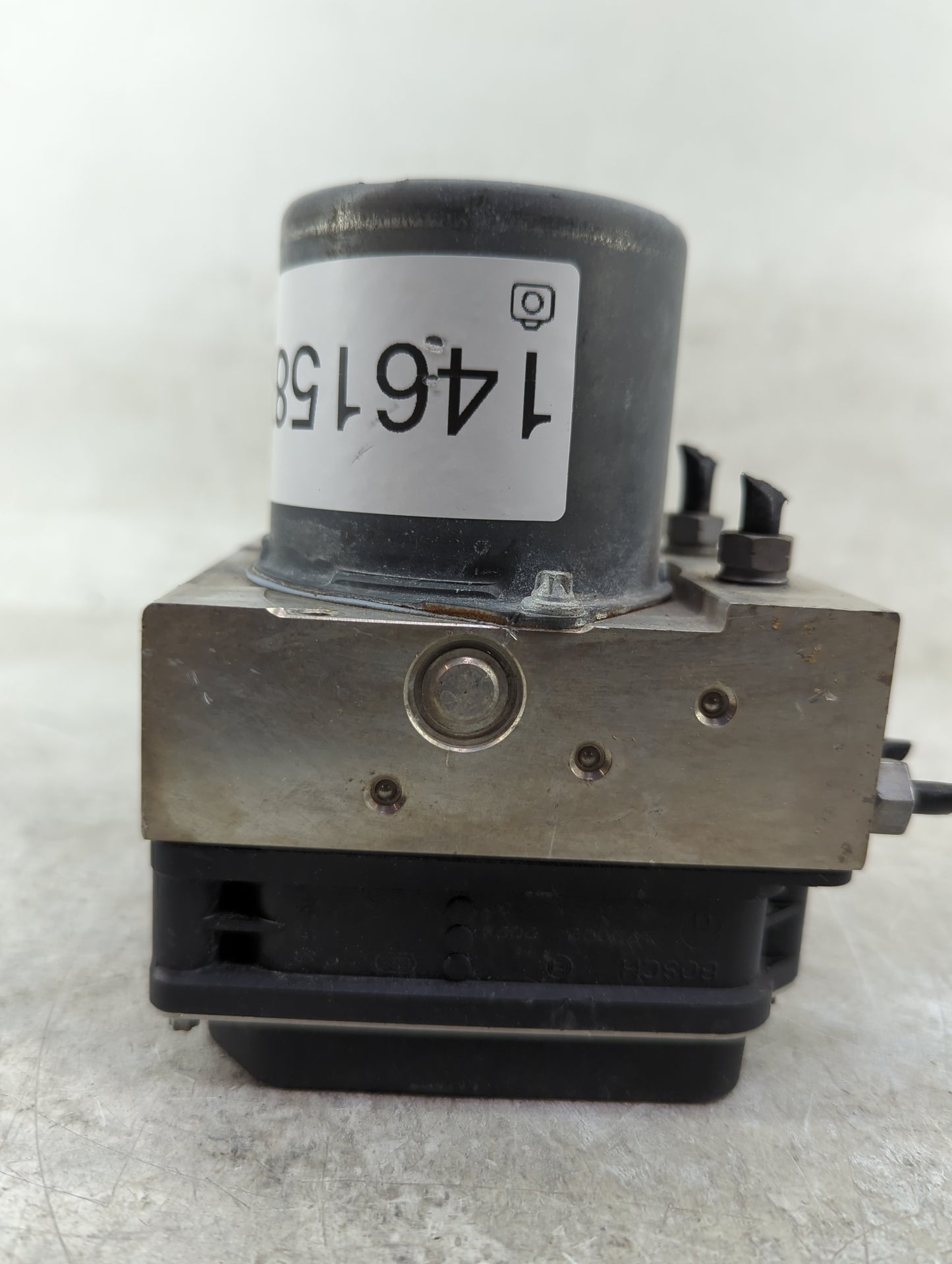 2010-2012 Audi A4 ABS Pump Control Module Replacement P/N:8K0 907 379 BT Fits Fits 2010 2011 2012 OEM Used Auto Parts - Oemu