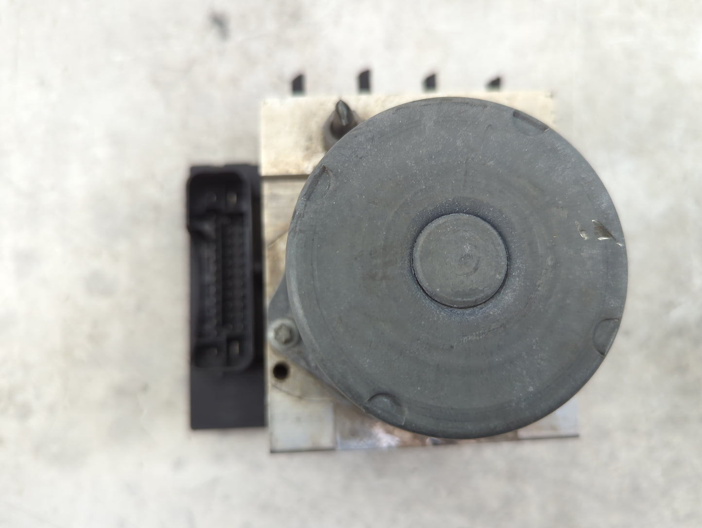 2010-2012 Audi A4 ABS Pump Control Module Replacement P/N:8K0 907 379 BT Fits Fits 2010 2011 2012 OEM Used Auto Parts - Oemu