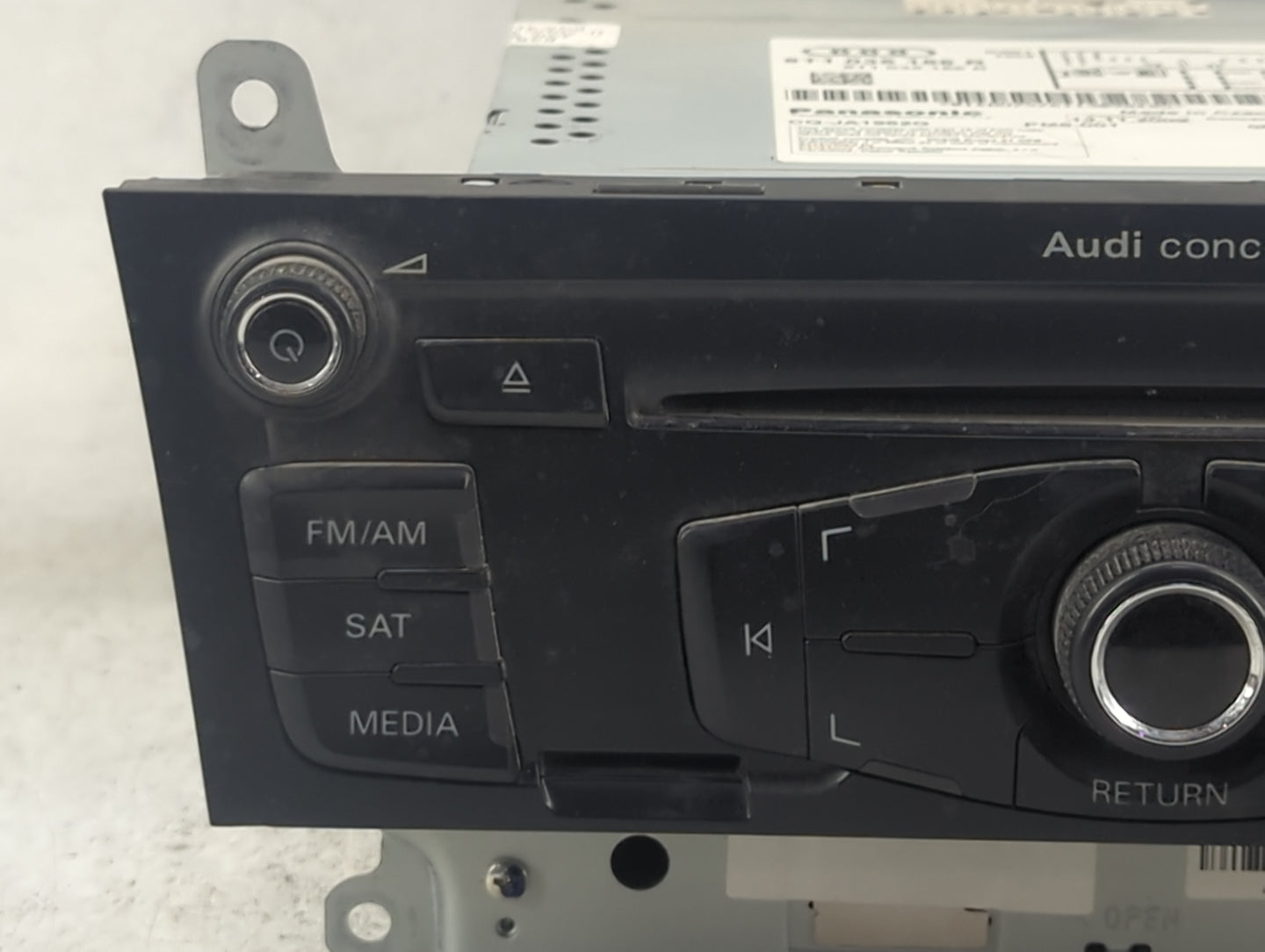 2010-2012 Audi A4 Radio AM FM Cd Player Receiver Replacement P/N:8T1035186R CQ-JA1962G Fits OEM Used Auto Parts - Oemusedaut