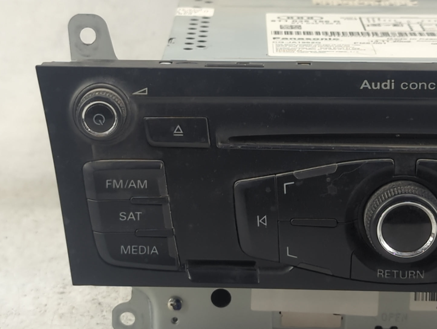 2010-2012 Audi A4 Radio AM FM Cd Player Receiver Replacement P/N:8T1035186R CQ-JA1962G Fits OEM Used Auto Parts - Oemusedaut