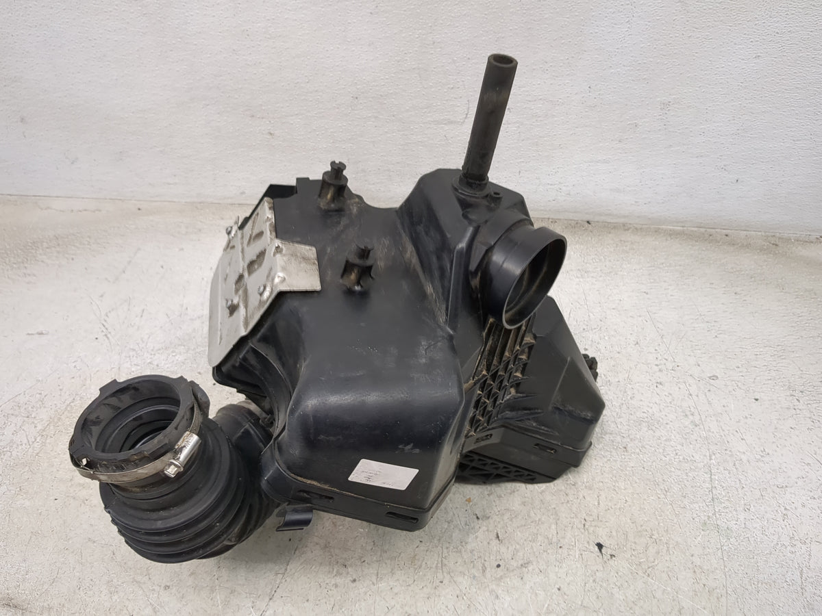 2009-2011 Audi A4 Air Cleaner Intake-duct Hose Tube 1499730 - Oemusedautoparts1.com