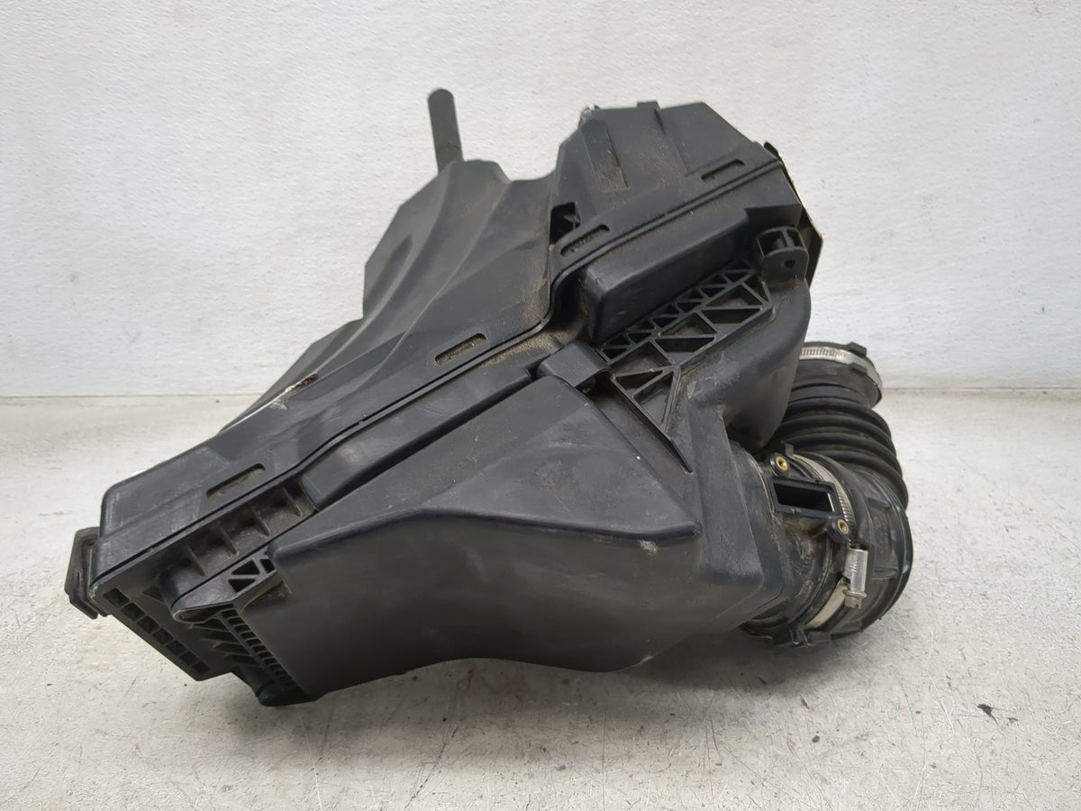 2009-2011 Audi A4 Air Cleaner Intake-duct Hose Tube 1499730 - Oemusedautoparts1.com