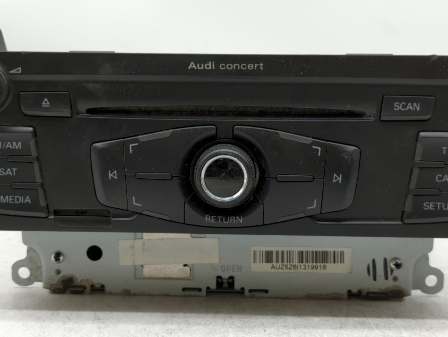 2010-2012 Audi A4 Radio AM FM Cd Player Receiver Replacement P/N:8T1 035 186 R 4G0035082C Fits OEM Used Auto Parts - Oemused