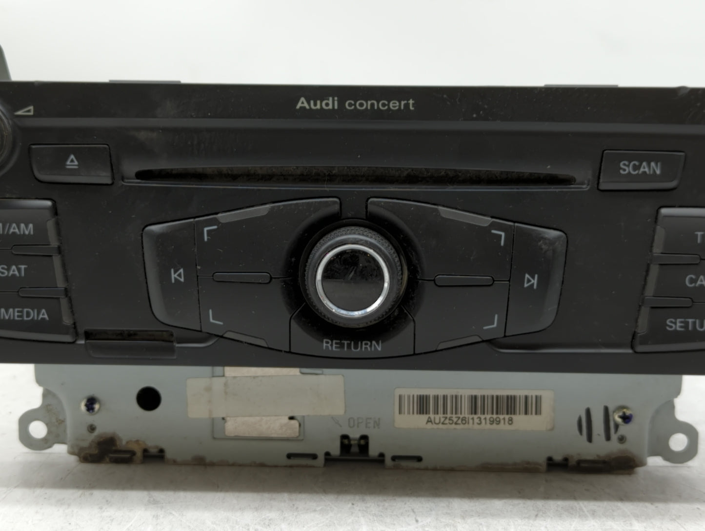2010-2012 Audi A4 Radio AM FM Cd Player Receiver Replacement P/N:8T1 035 186 R 4G0035082C Fits OEM Used Auto Parts - Oemused
