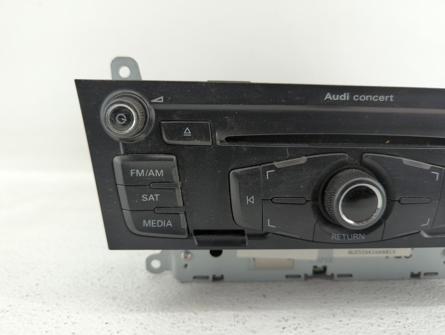 2010-2012 Audi A4 Radio AM FM Cd Player Receiver Replacement P/N:8T1 035 186 R 4G0035082C Fits OEM Used Auto Parts - Oemused
