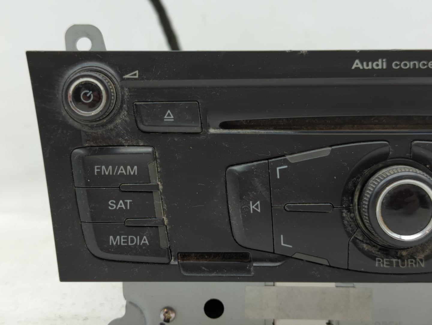 2010-2012 Audi A4 Radio AM FM Cd Player Receiver Replacement P/N:8T1 035 186 R 8T1 035 664 A Fits OEM Used Auto Parts - Oemu